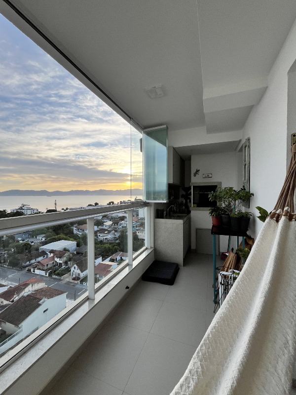 Apartamento duplex à venda no Barreiros: 