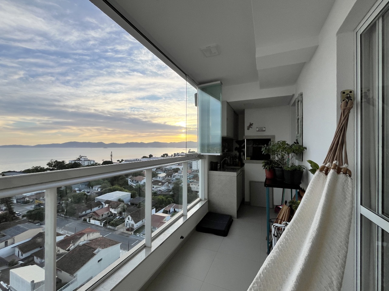 Apartamento duplex à venda no Barreiros: 