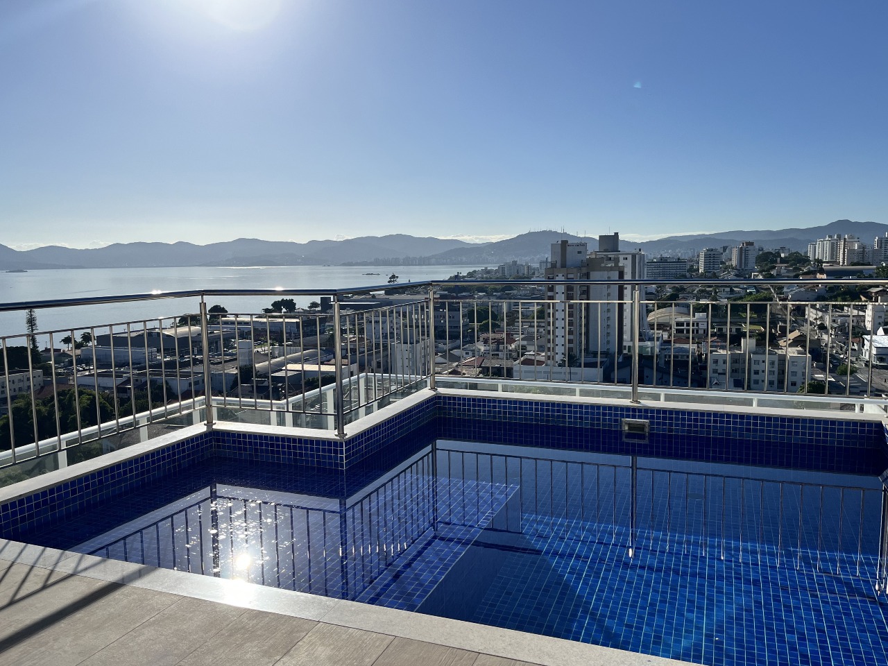 Apartamento duplex à venda no Barreiros: 