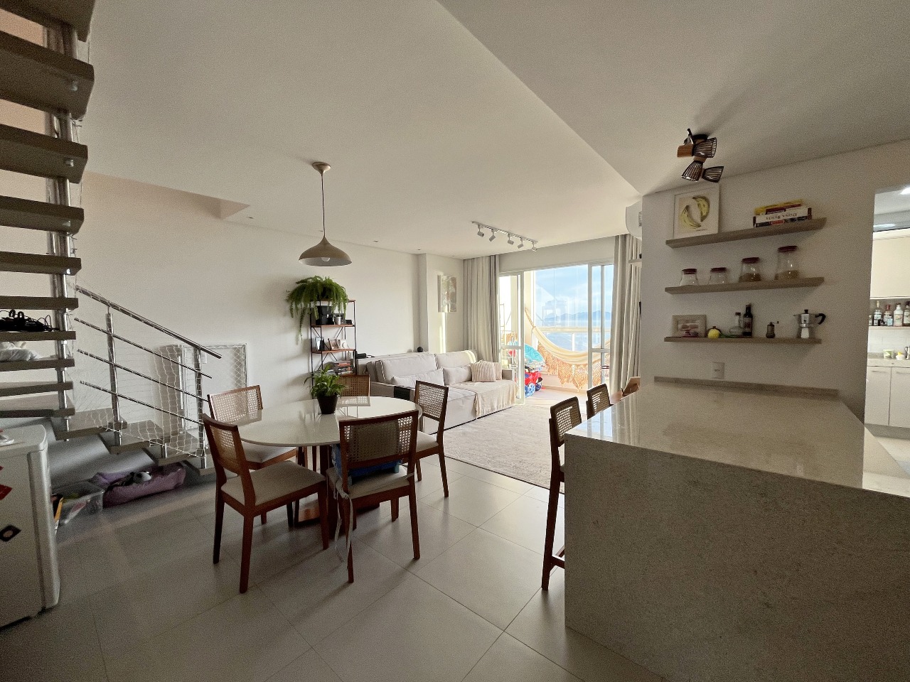 Apartamento duplex à venda no Barreiros: 