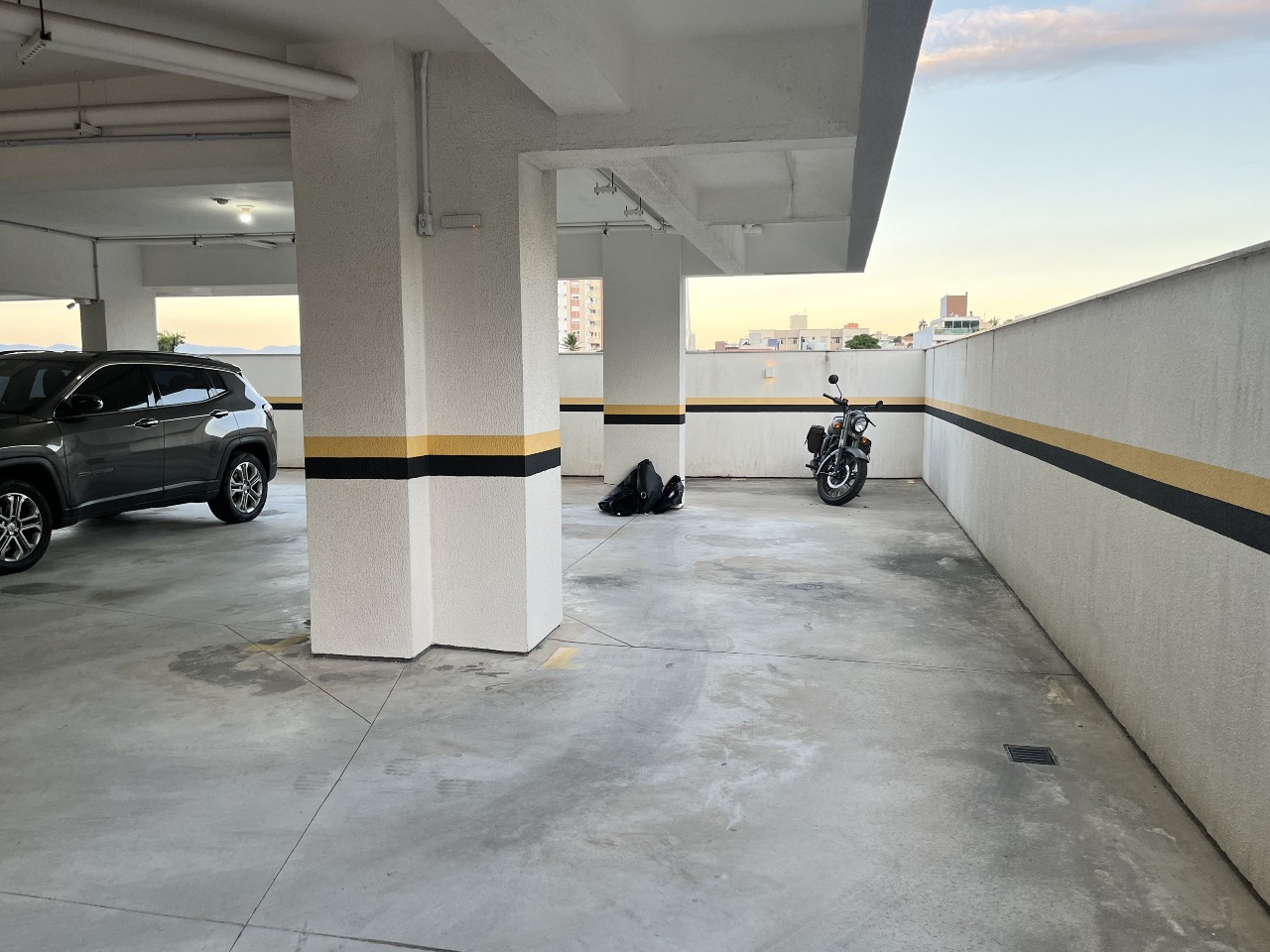 Apartamento duplex à venda no Barreiros: 