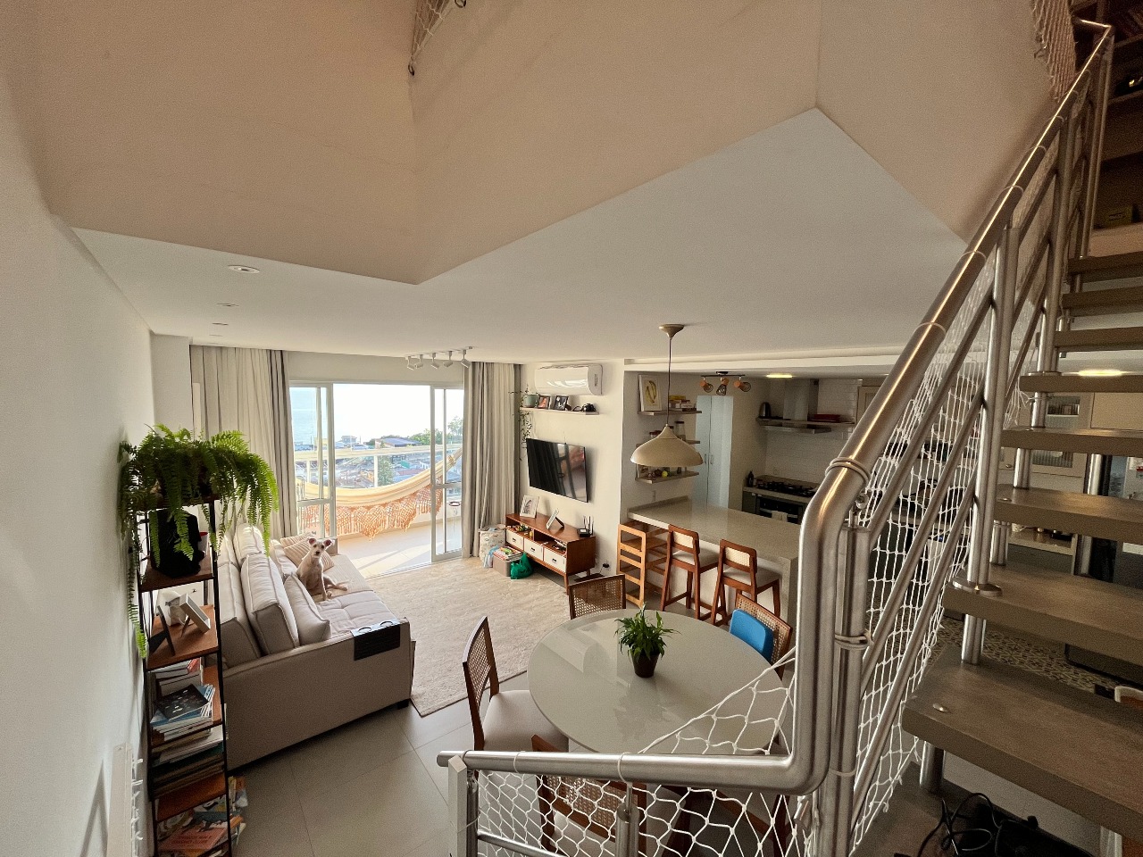 Apartamento duplex à venda no Barreiros: 