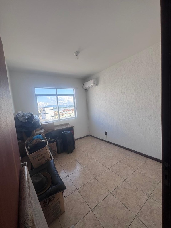 Apartamento à venda no Barreiros: 