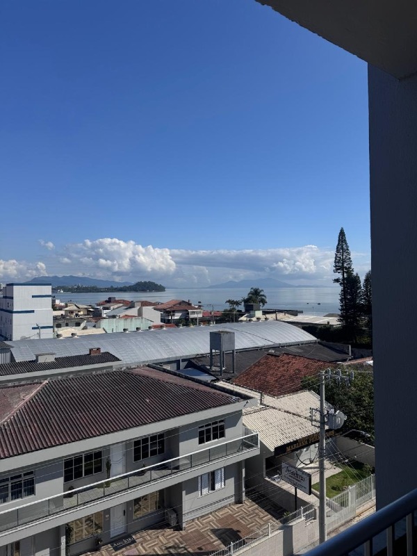 Apartamento à venda no Barreiros: 