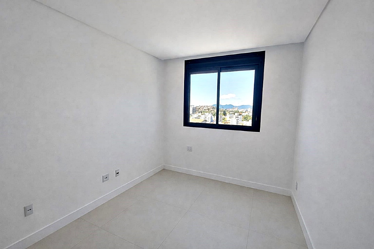 Apartamento à venda no Coqueiros: 