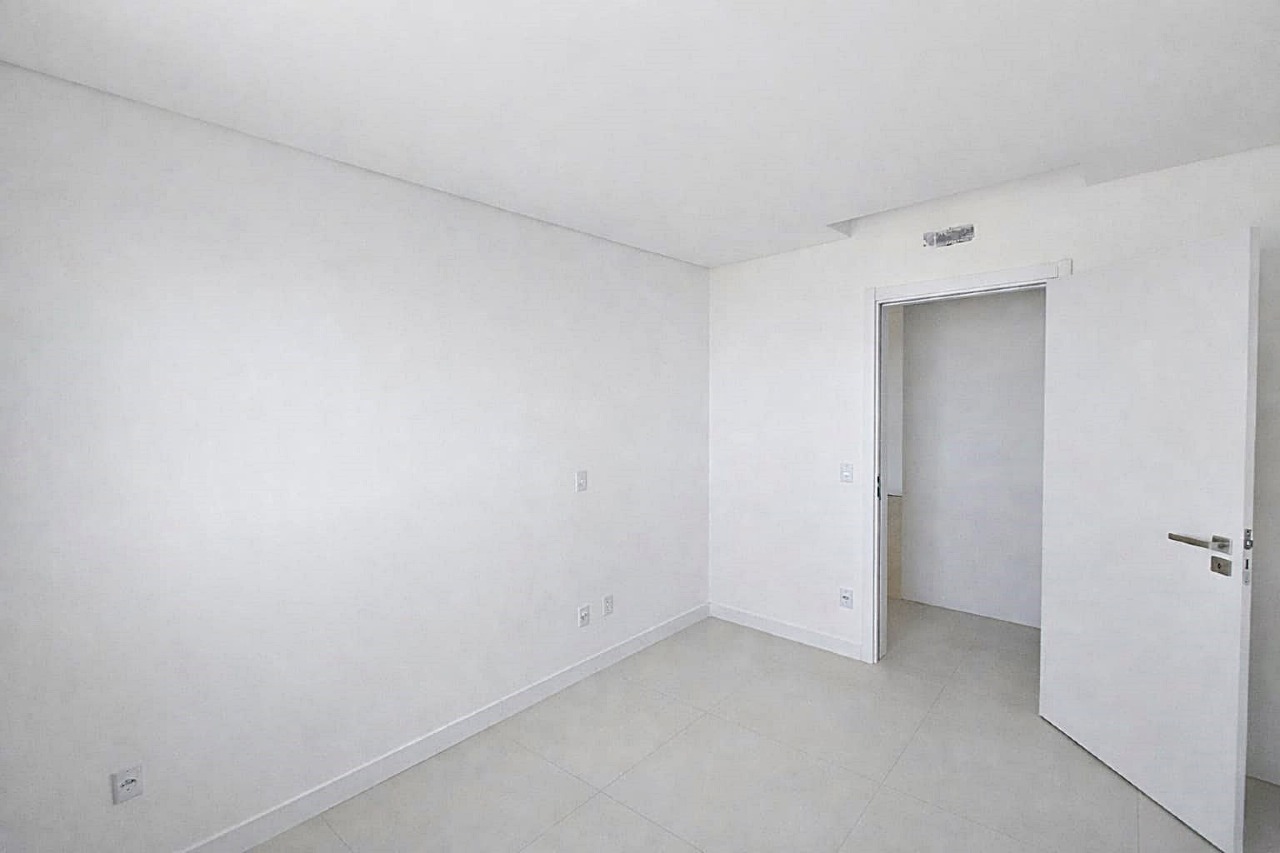 Apartamento à venda no Coqueiros: 