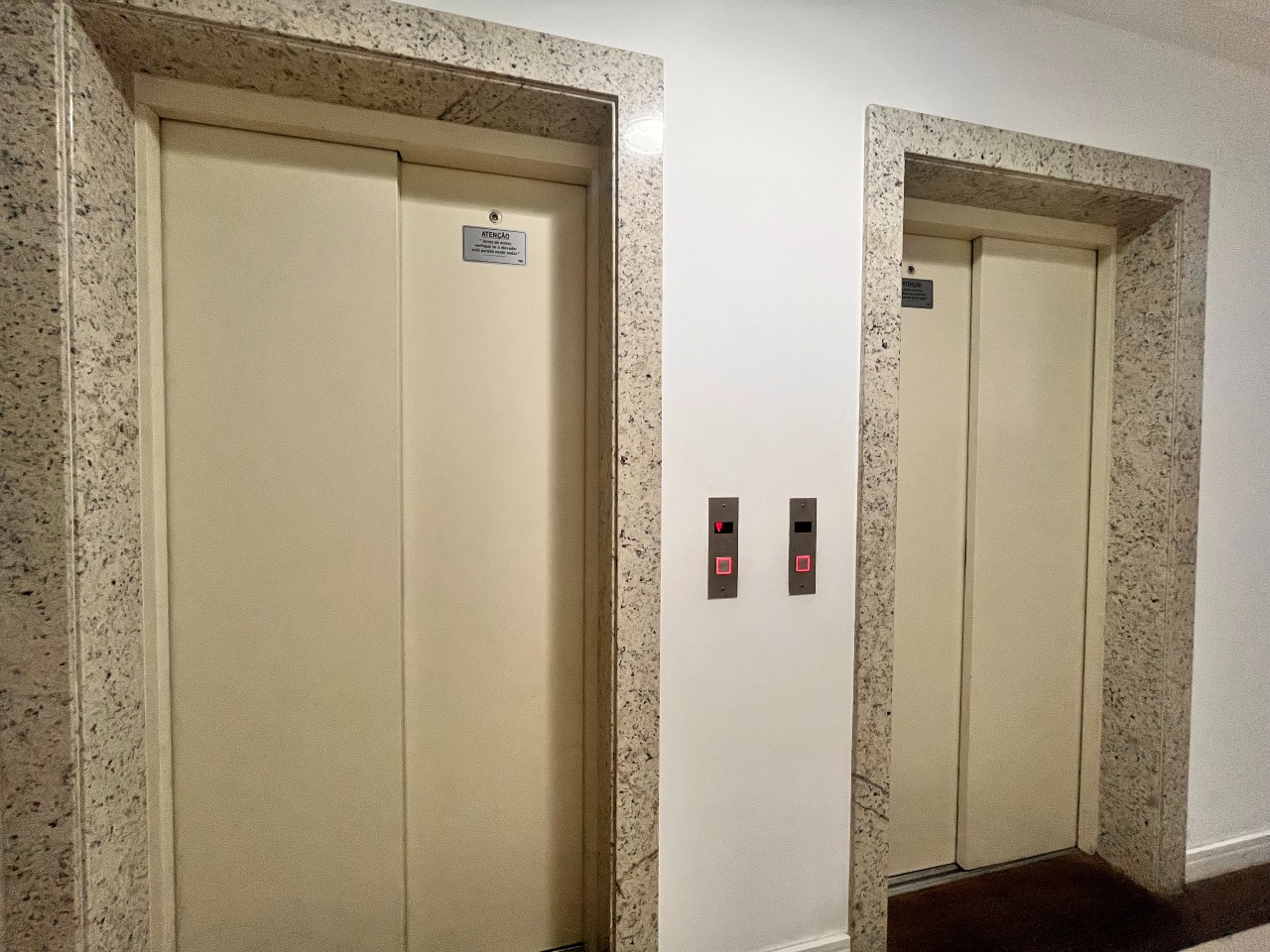 Apartamento à venda no Barreiros: 