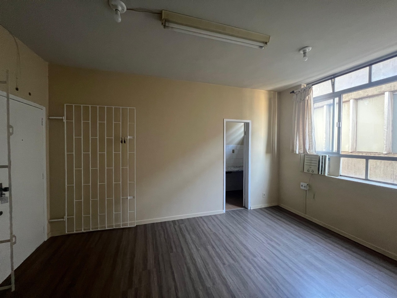 Sala para aluguel no Centro: 