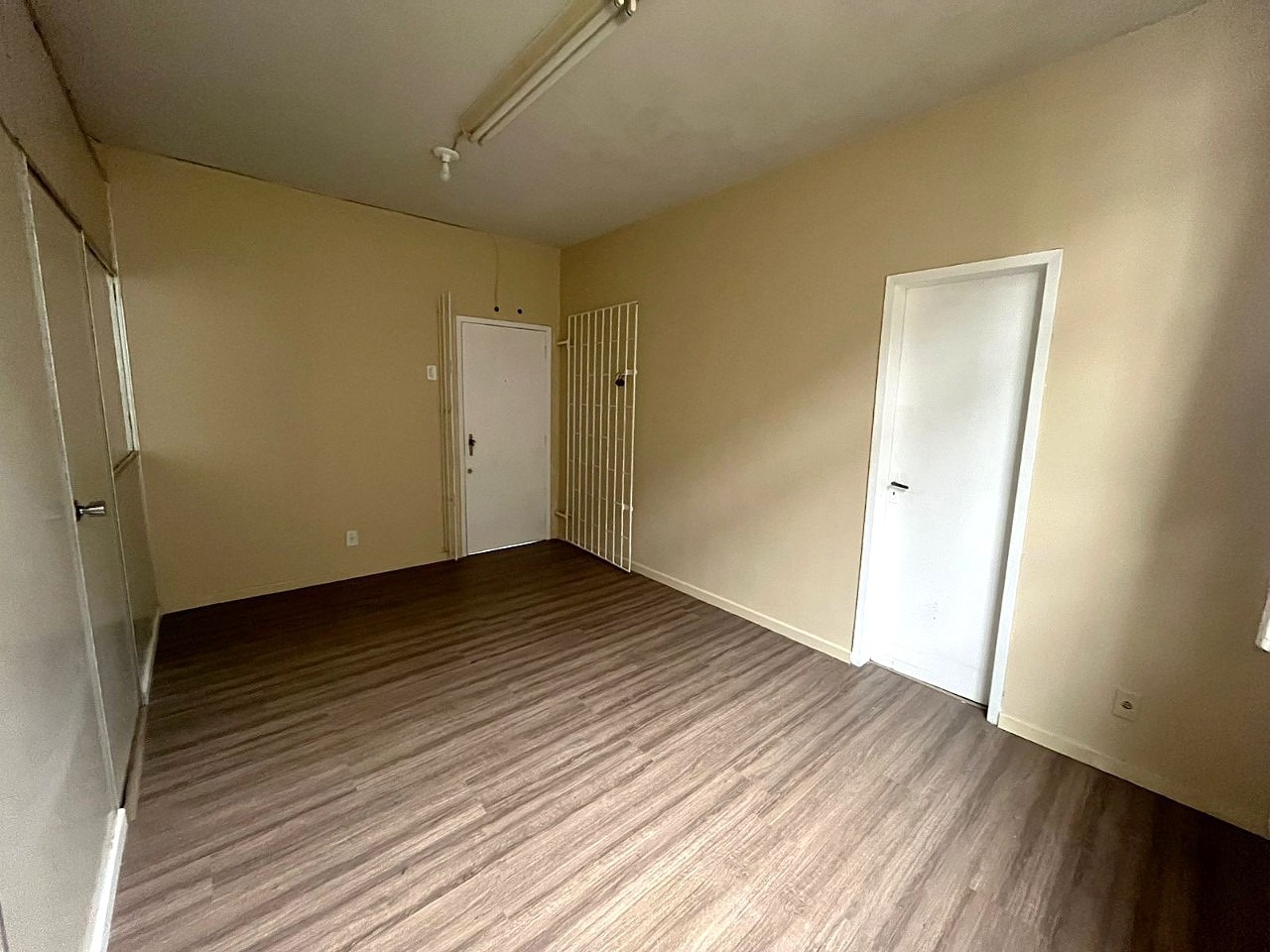 Sala para aluguel no Centro: 