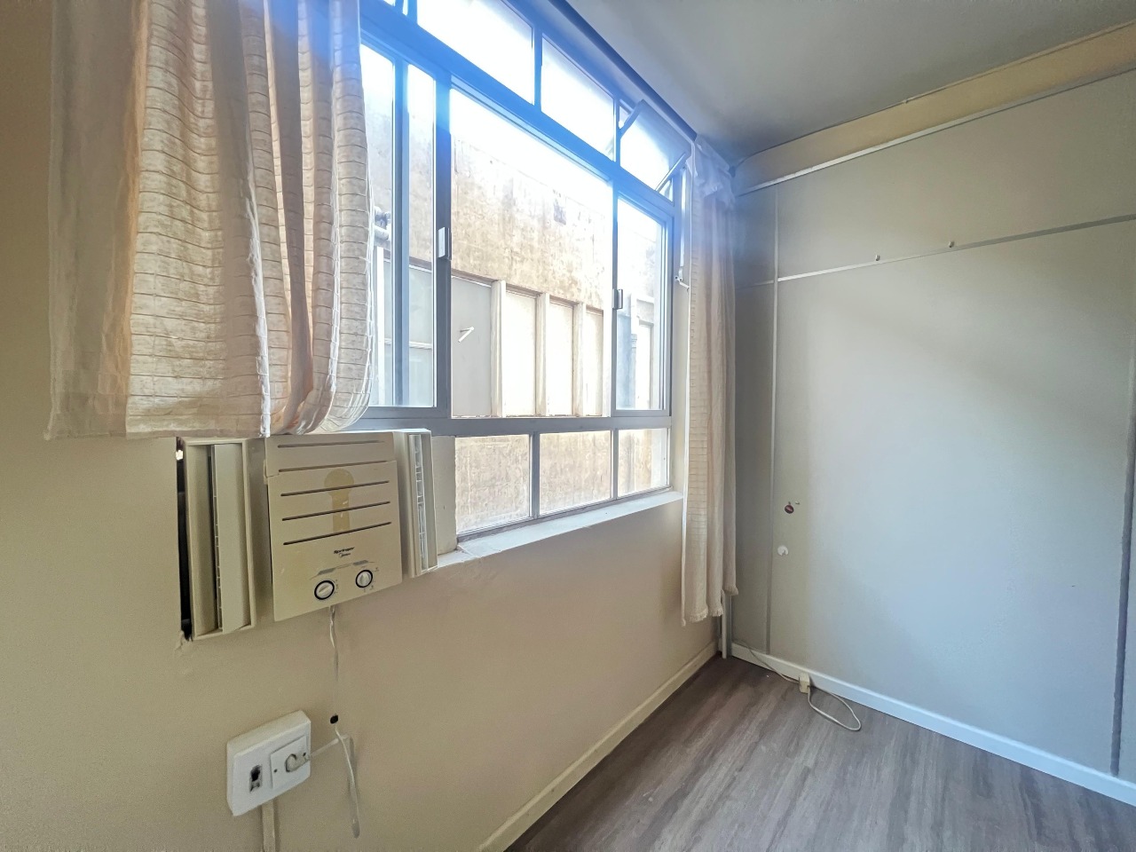 Sala para aluguel no Centro: 