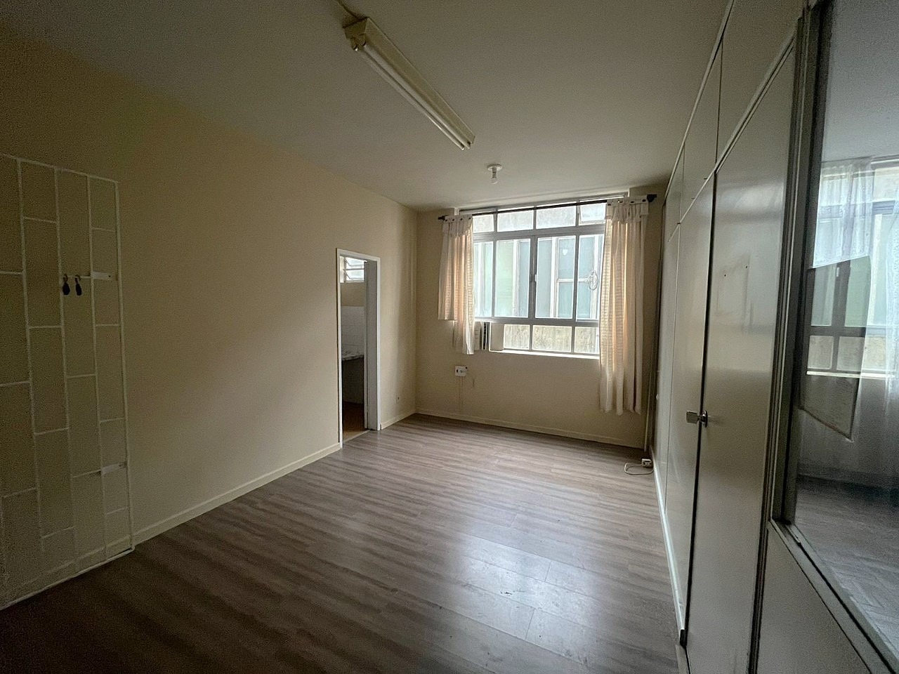 Sala para aluguel no Centro: 