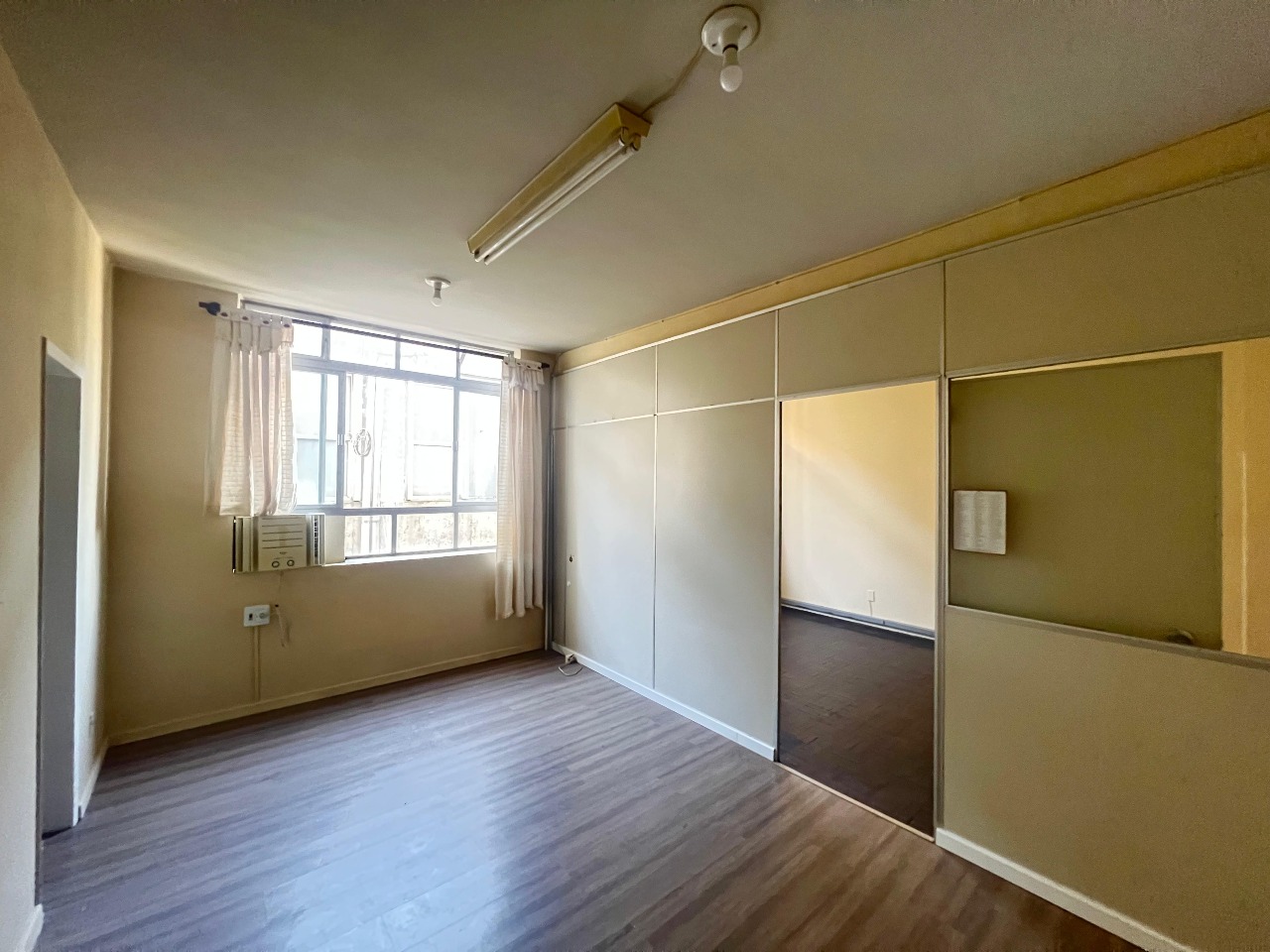 Sala para aluguel no Centro: 