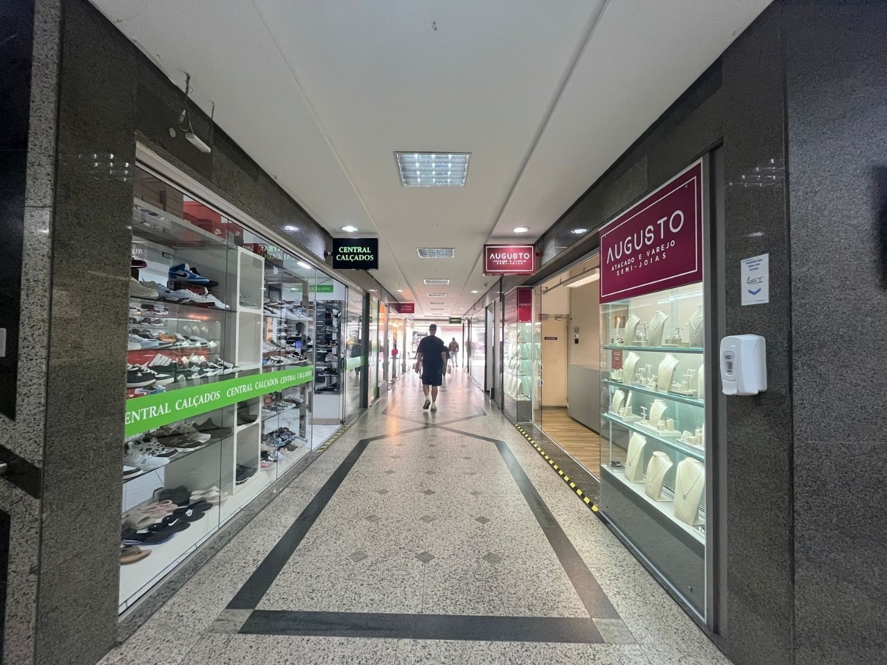 Sala para aluguel no Centro: 