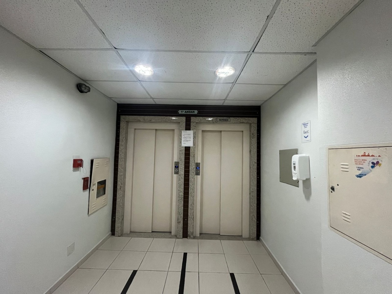 Sala para aluguel no Centro: 