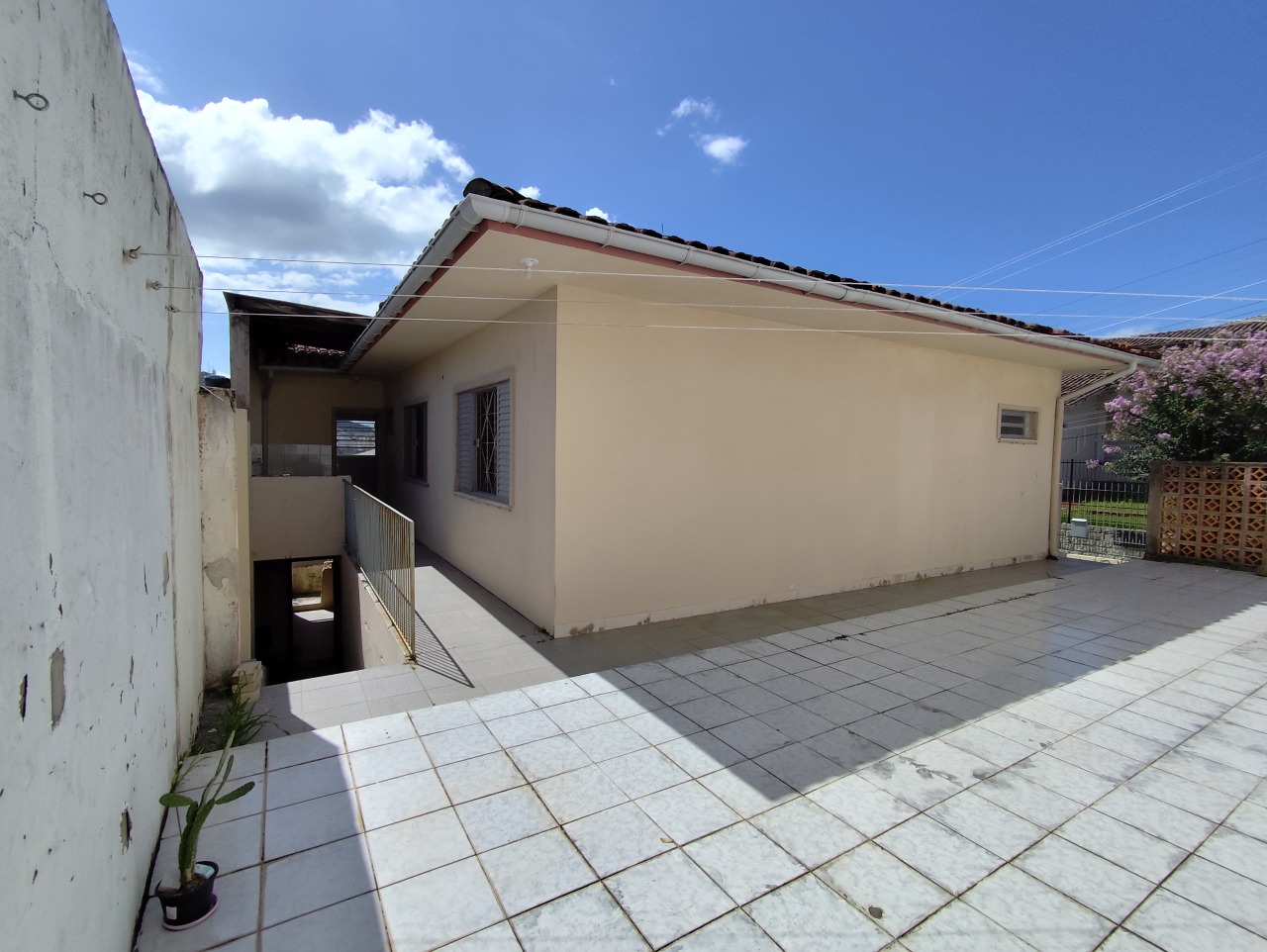 Casa à venda no Trindade: fundos 