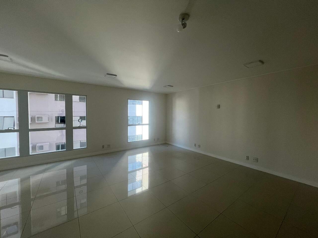 Salas/Conjuntos à venda no Centro: 