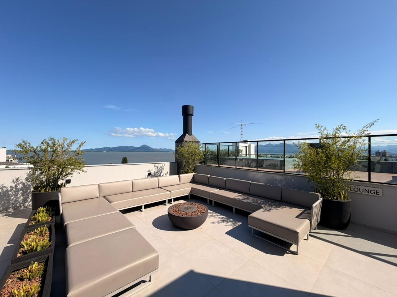 Apartamento à venda no Coqueiros: 