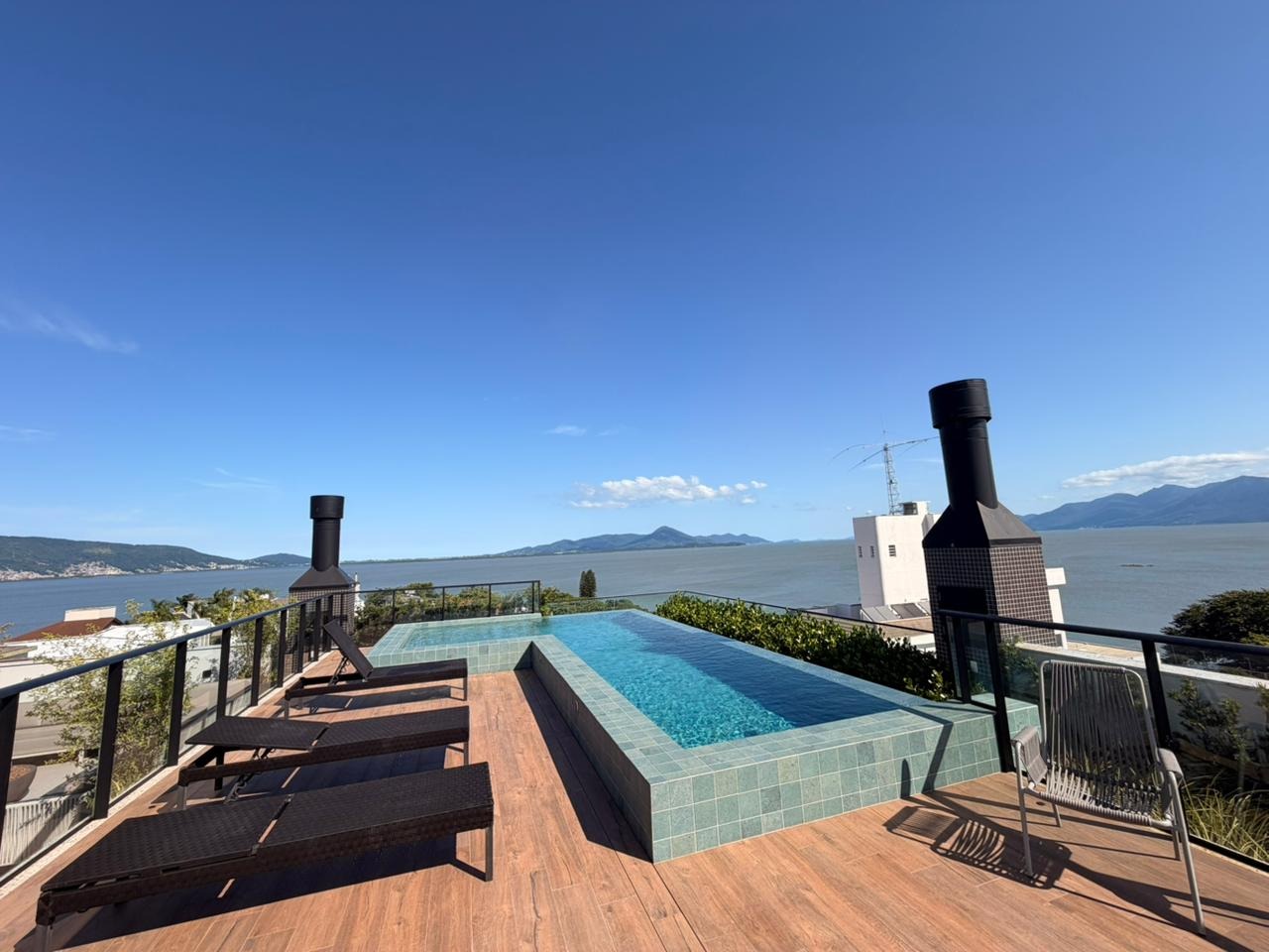 Apartamento à venda no Coqueiros: 