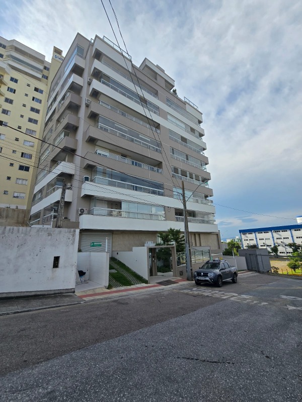 Apartamento à venda no Barreiros: 