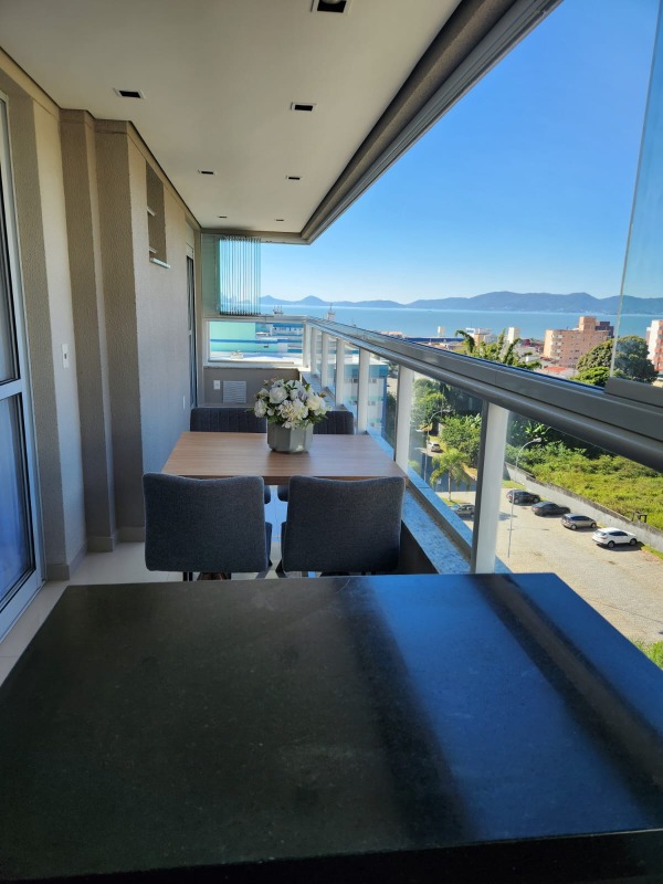 Apartamento à venda no Barreiros: 