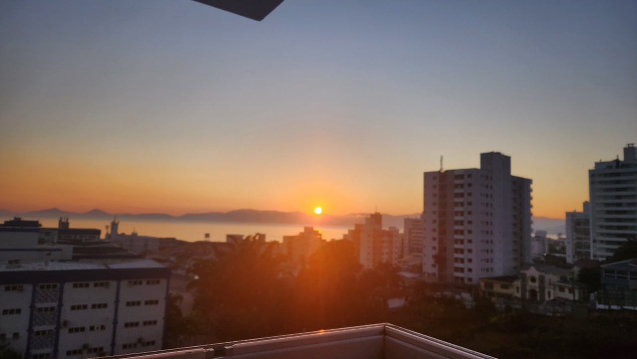 Apartamento à venda no Barreiros: 