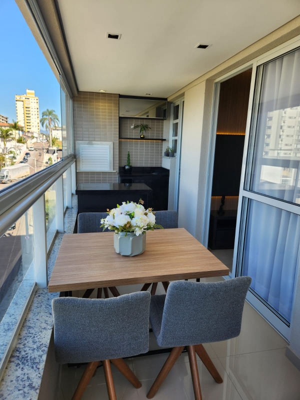 Apartamento à venda no Barreiros: 