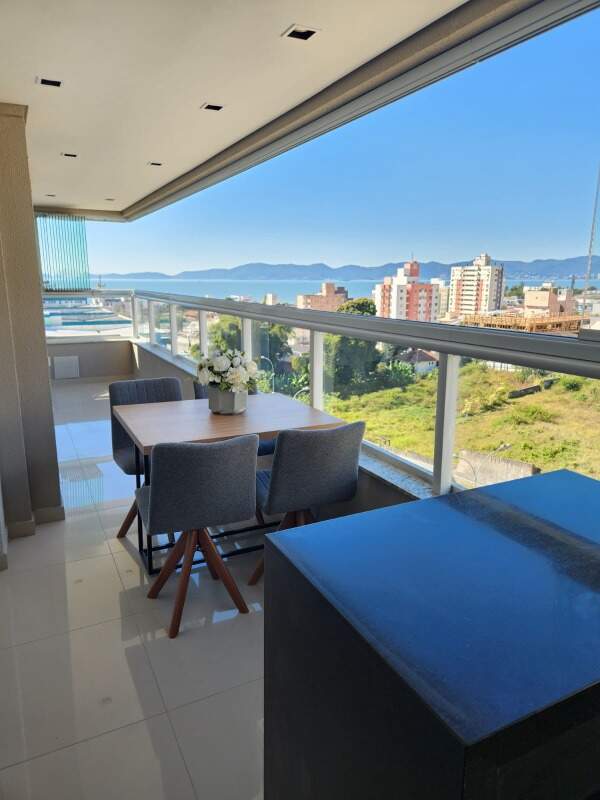 Apartamento à venda no Barreiros: 