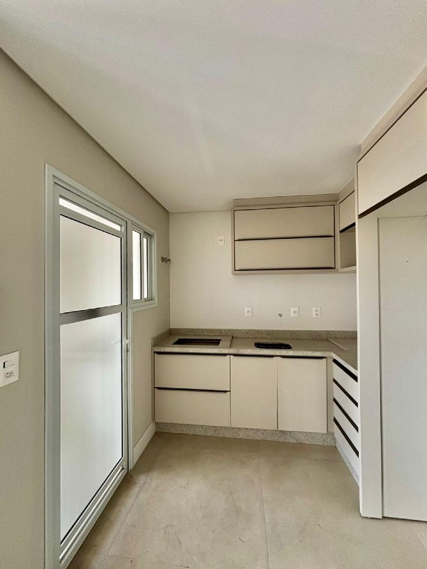 Apartamento à venda no Barreiros: 