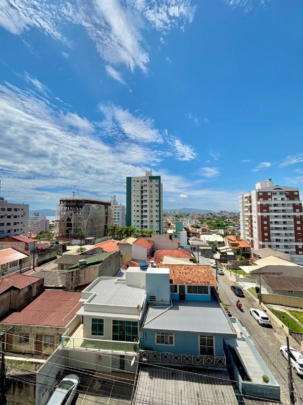 Apartamento à venda no Barreiros: 