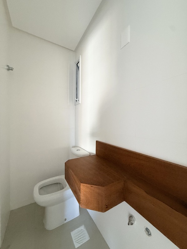 Apartamento à venda no Barreiros: 