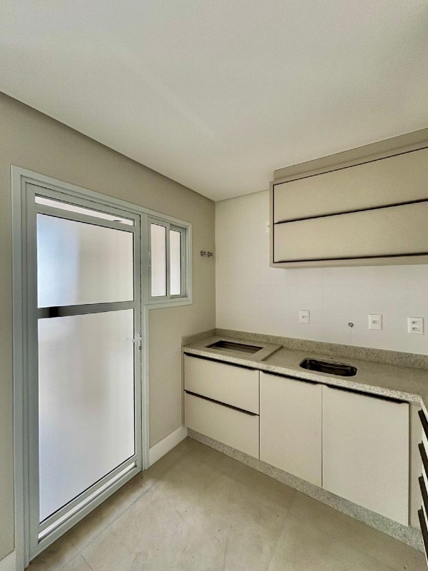 Apartamento à venda no Barreiros: 