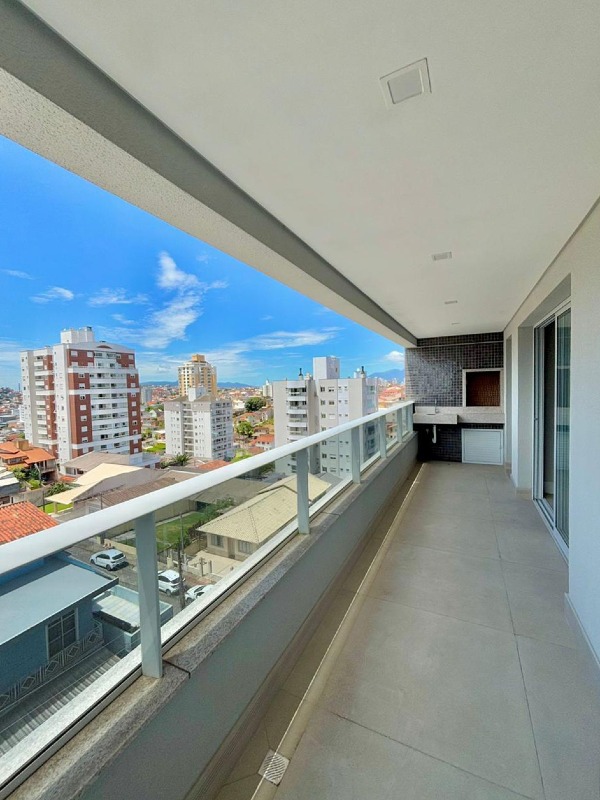 Apartamento à venda no Barreiros: 