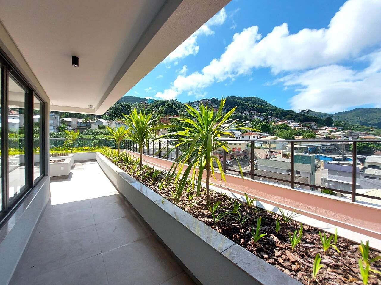 Apartamento para aluguel no Saco Grande: 