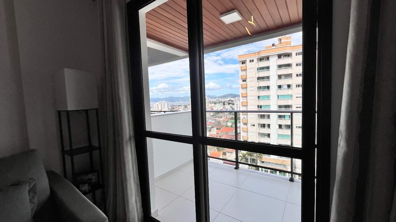 Apartamento à venda no Barreiros: 