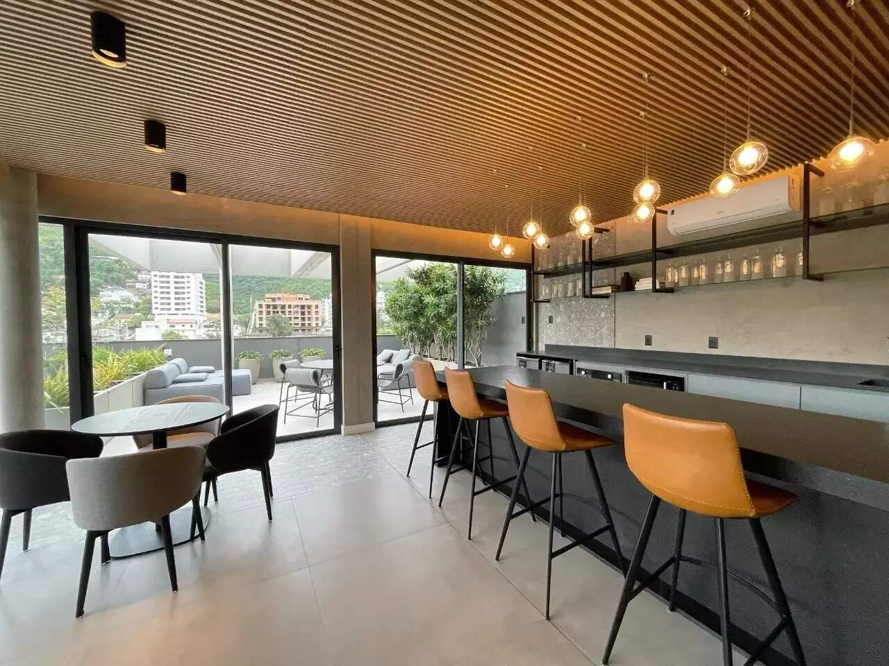 Apartamento para aluguel no Saco Grande: 