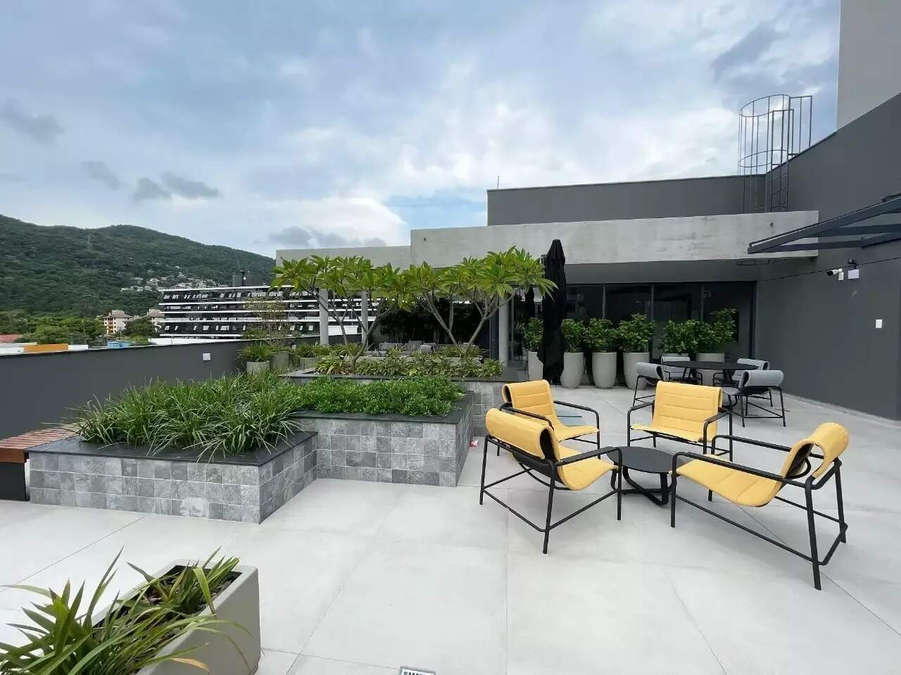 Apartamento para aluguel no Saco Grande: 