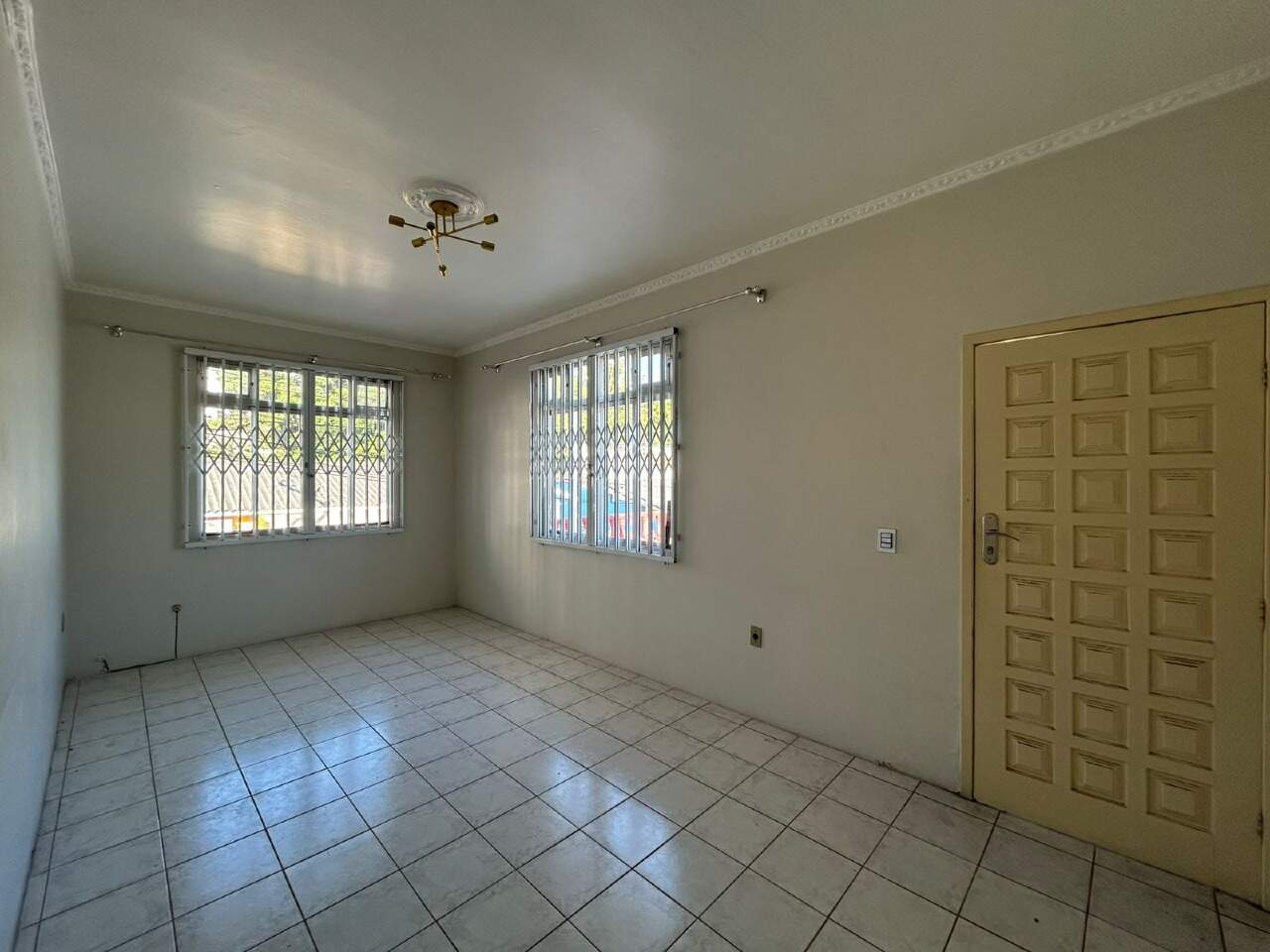 Casa para aluguel no Barreiros: