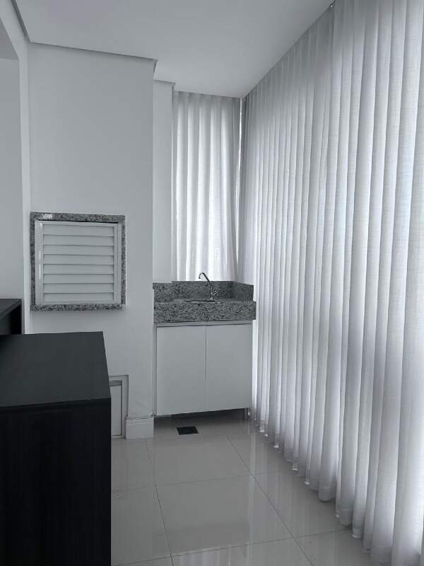 Apartamento à venda no Centro: Sala com área de Churrasqueira