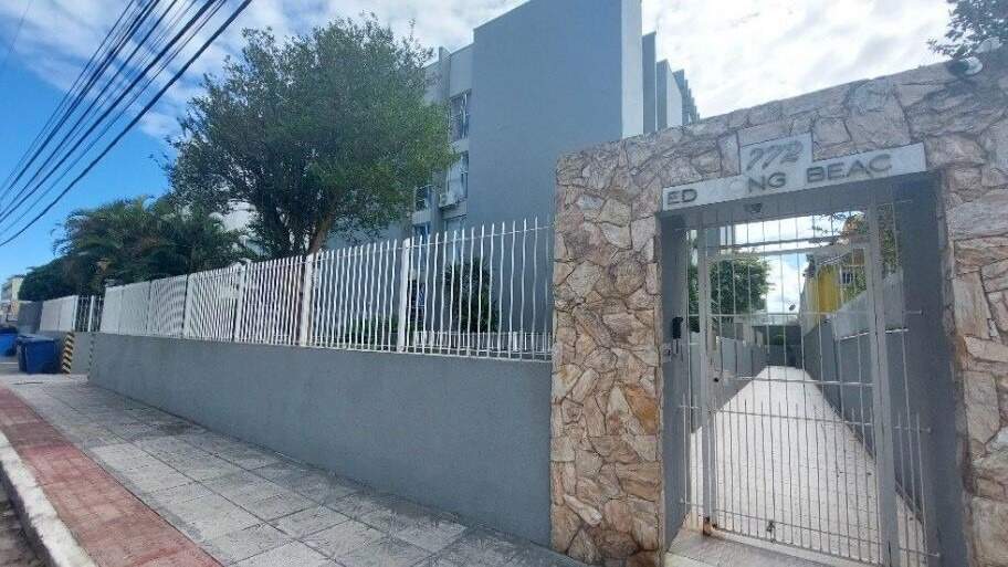 Apartamento à venda no Coqueiros: 