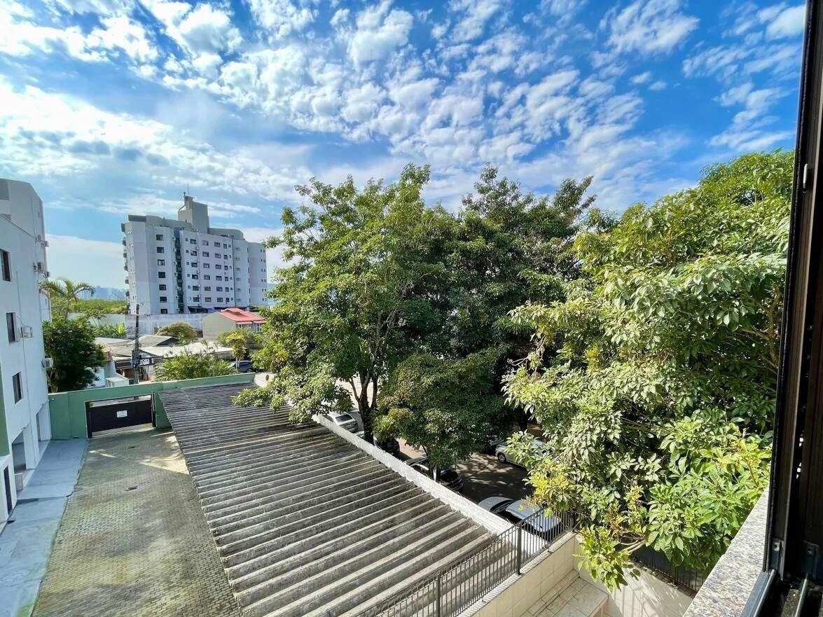 Apartamento à venda no Coqueiros: