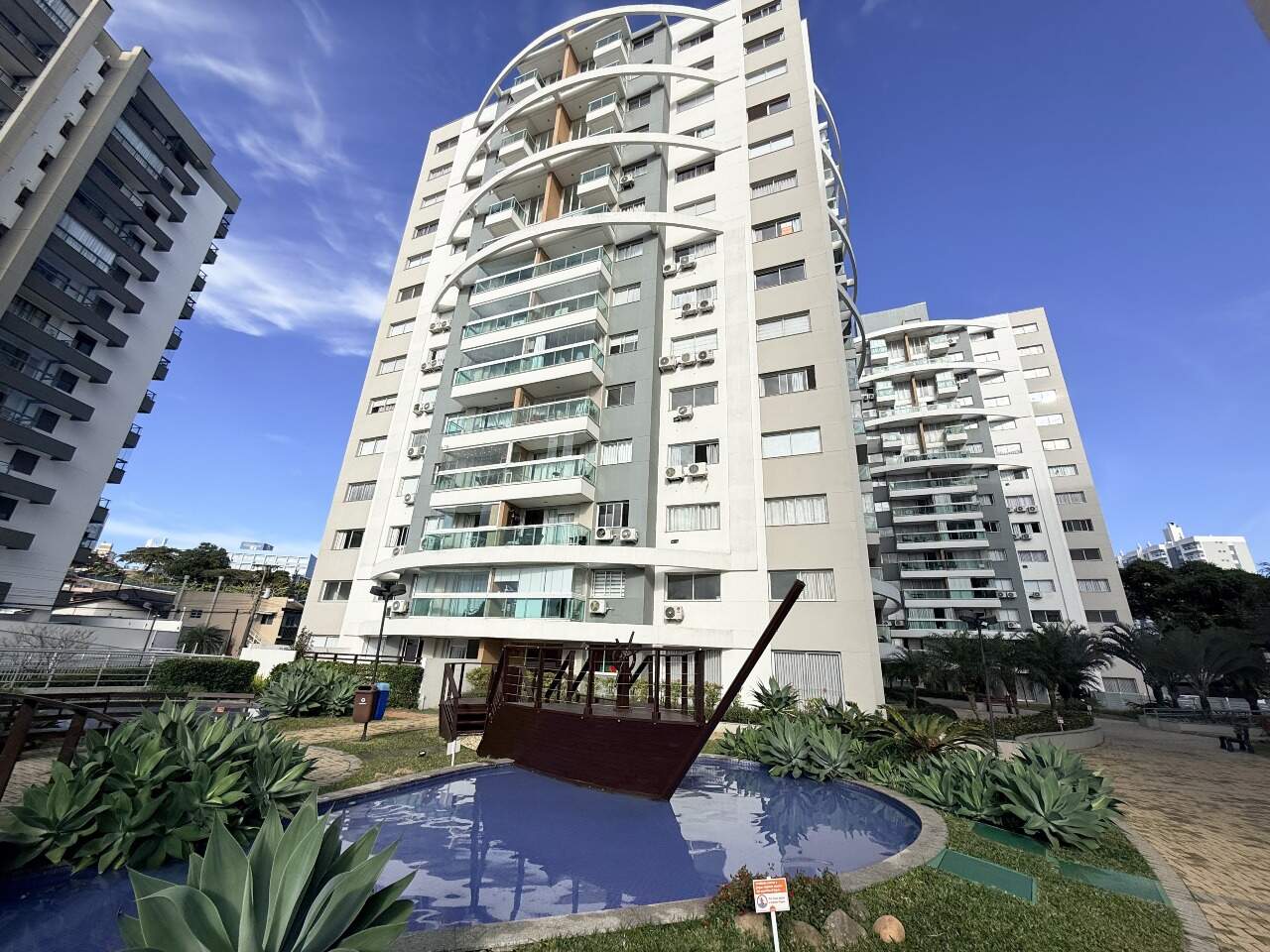 Apartamento à venda no Barreiros: 