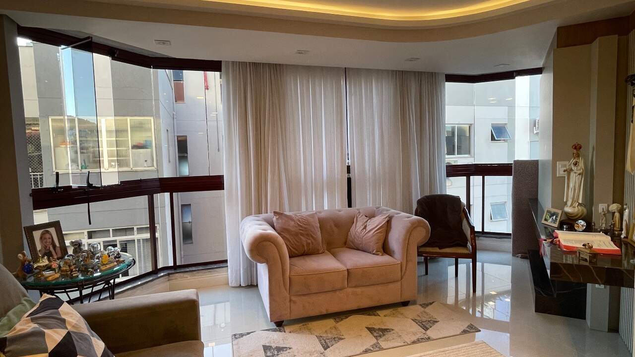 Apartamento à venda no Coqueiros: