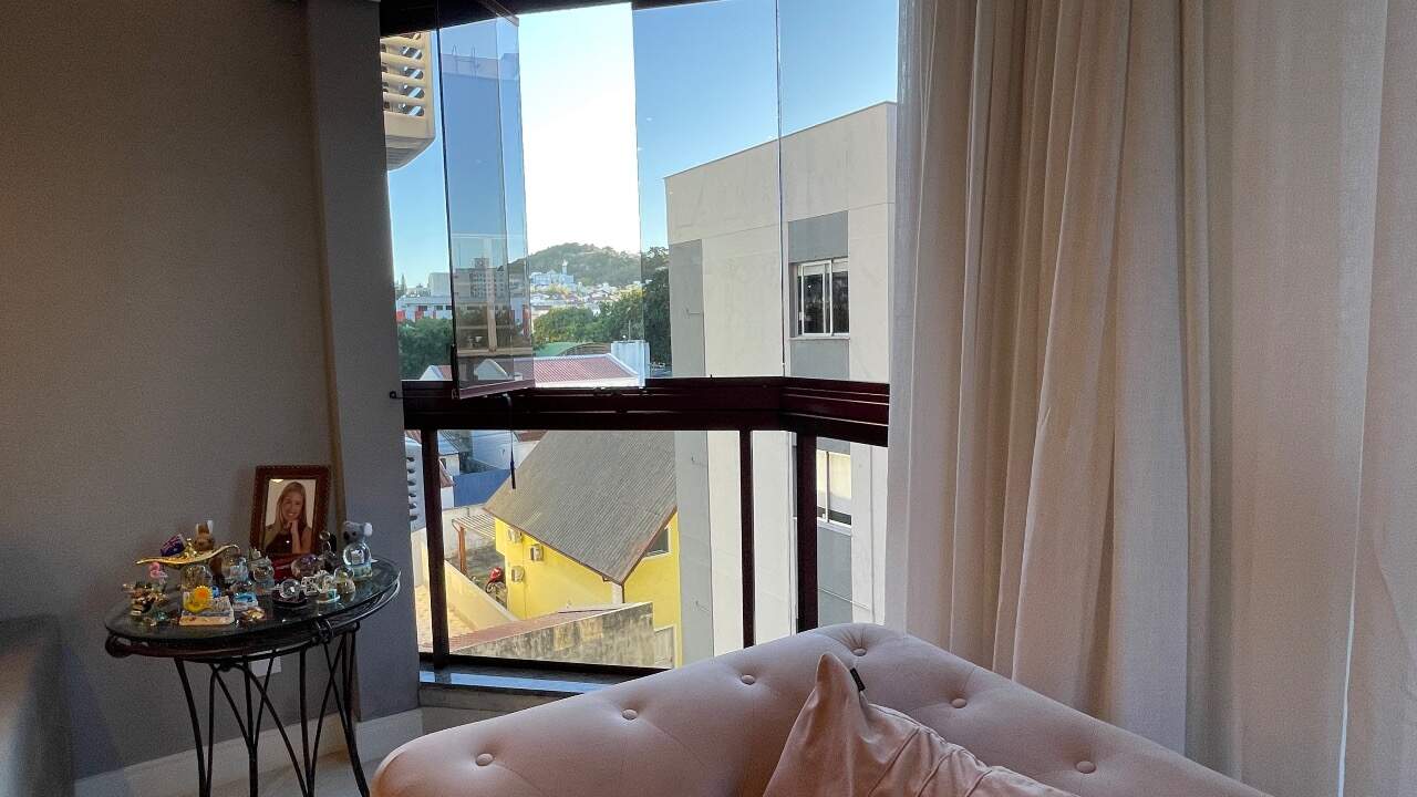 Apartamento à venda no Coqueiros: