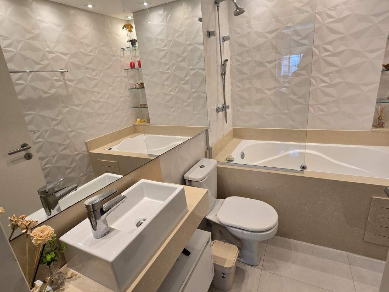 Apartamento à venda no Coqueiros: 