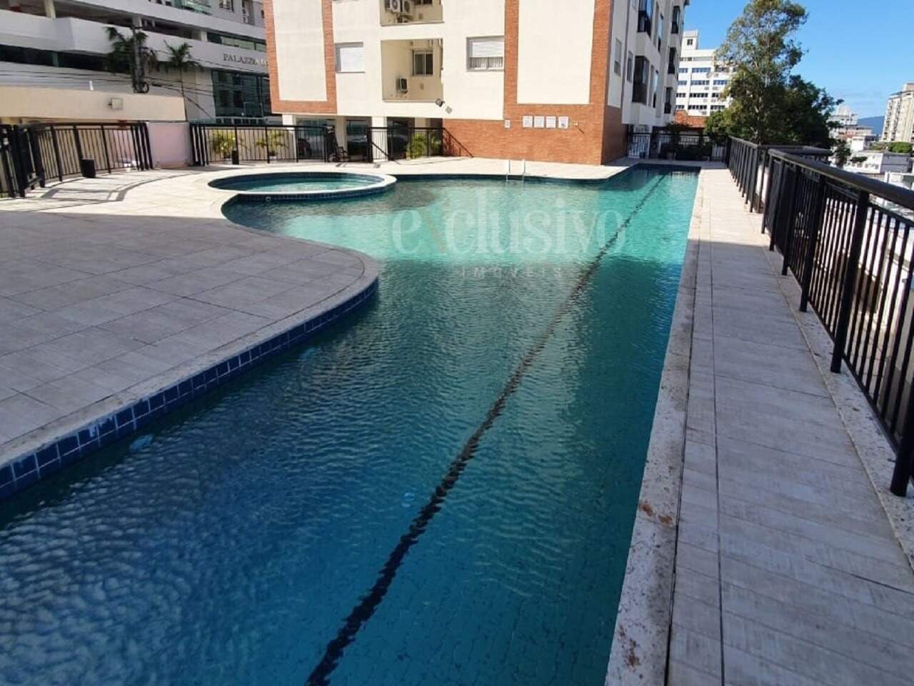 Apartamento à venda no Coqueiros: 