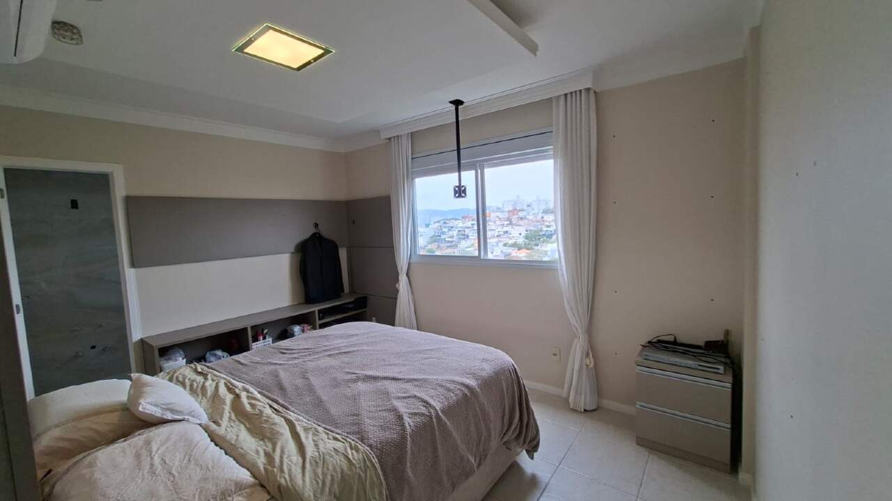 Apartamento à venda no Estreito:
