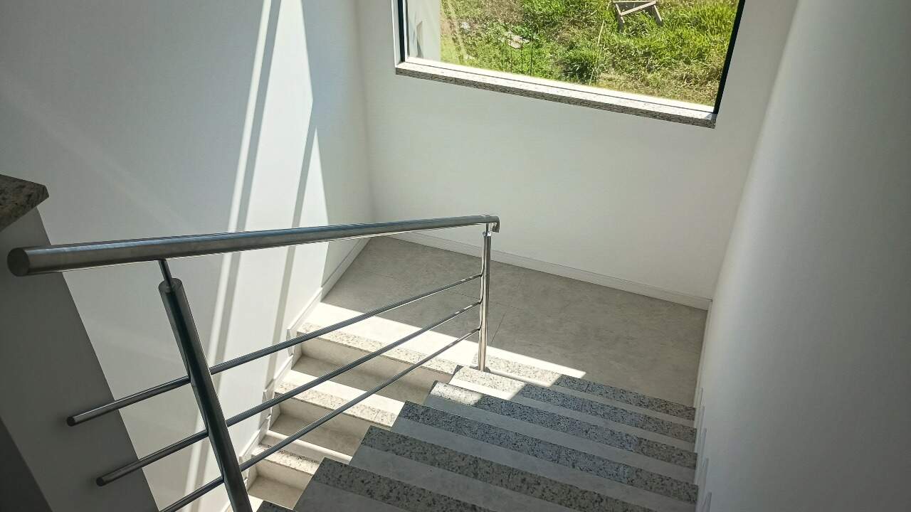 Sobrado à venda no Sertão do Maruim: