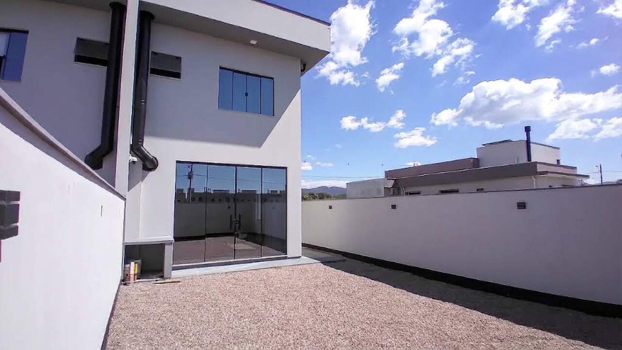 Sobrado à venda no Sertão do Maruim: