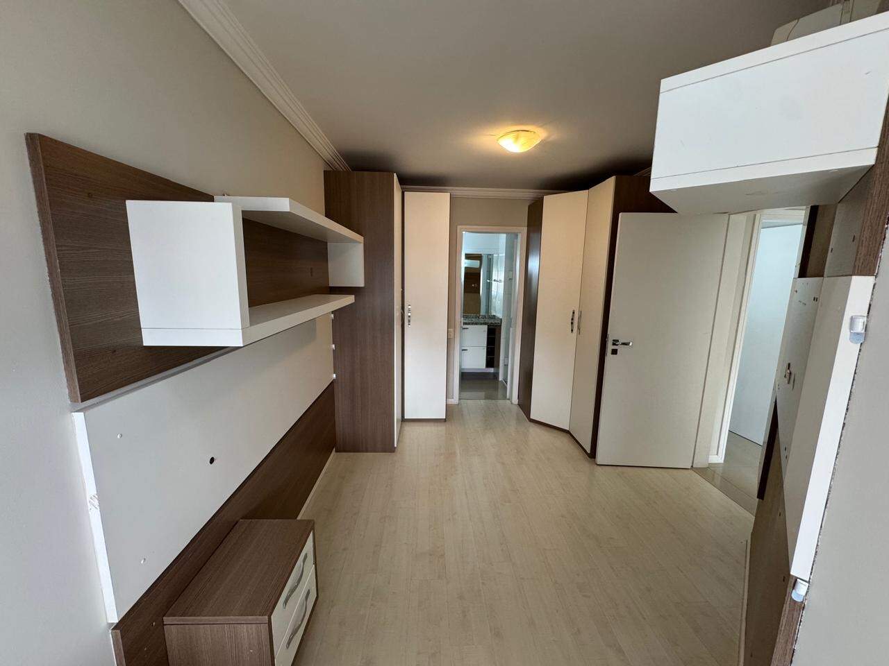Apartamento à venda no Coqueiros: