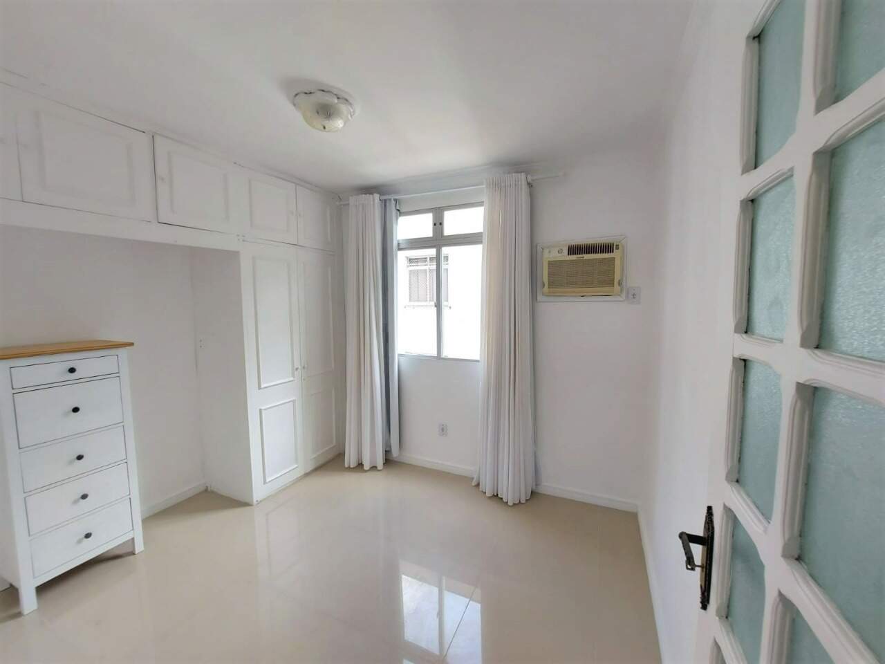 Apartamento para aluguel no Coqueiros: 